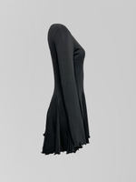 Платье SC однотонное короткое с длинным рукавом и расклешенной юбкой