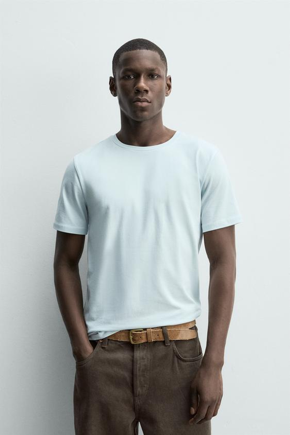 ZARA БАЗОВАЯ ПРИТАЛЕННАЯ ФУТБОЛКА SLIM FIT, СВЕТЛО-ГОЛУБОЙ