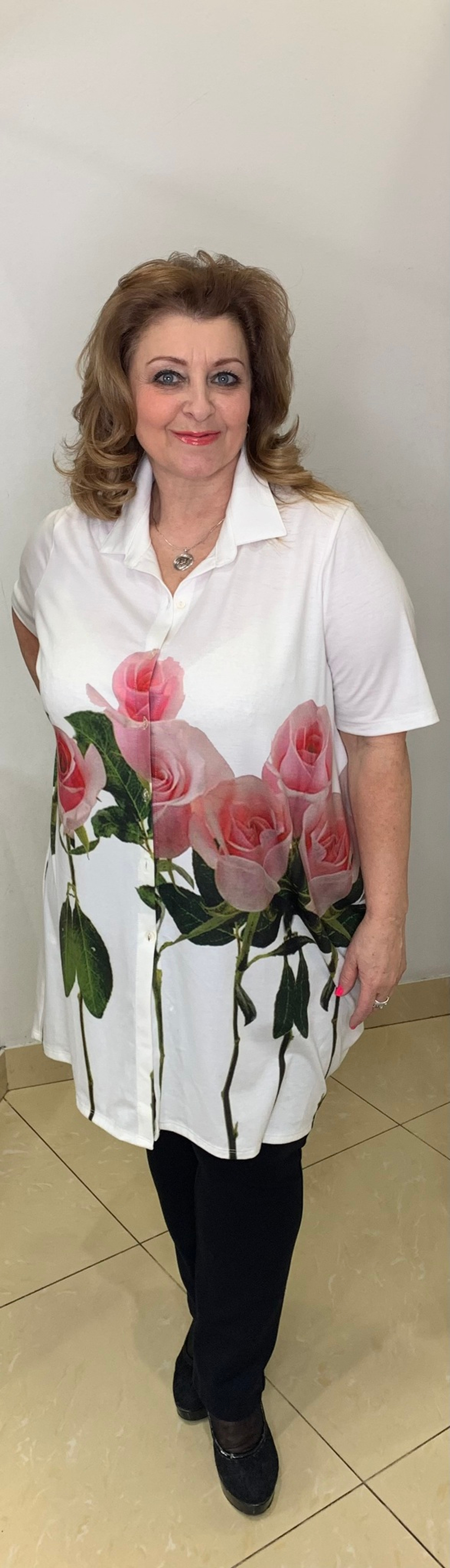 Белый блузон-туника с оригинальным принтом "чайные розы"