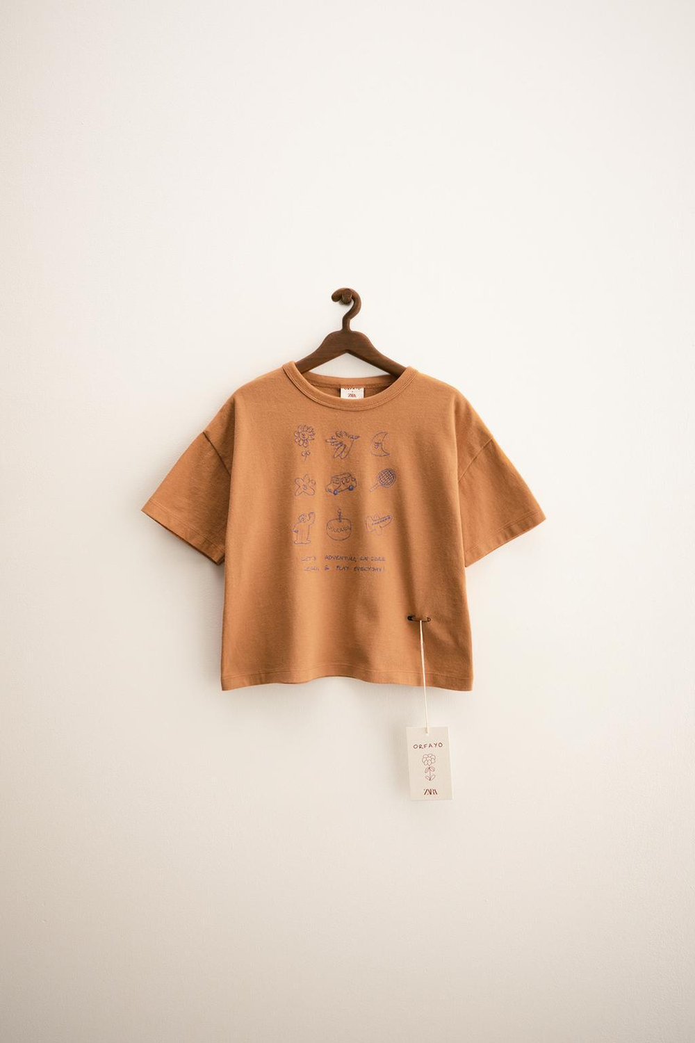 ZARA ZARA TIMELESS — ФУТБОЛКА С ВЫШИВКОЙ ORFAYO ©, ЧЕРЕПИЧНЫЙ