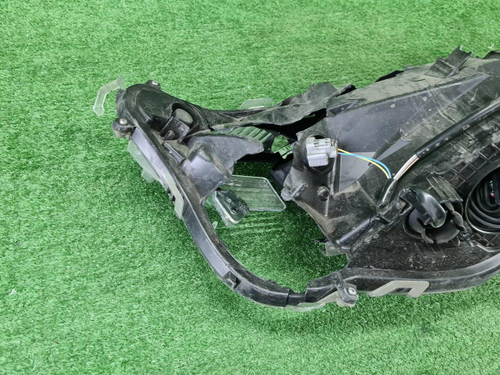 Битая Фара правая Toyota RAV4 5 XA50 (2018-н.в.) LED