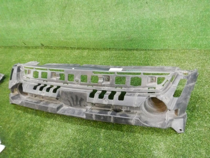 Кронштейн решетки радиатора Ford Kuga 2 (2012-2016)