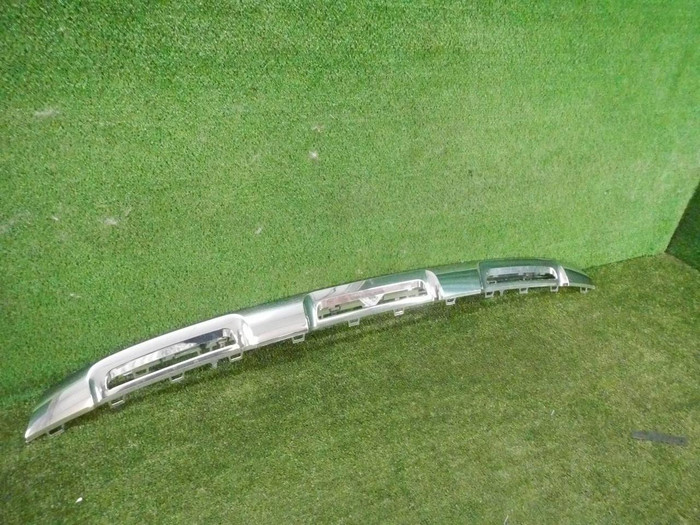 Молдинг перед. бампера Mercedes GLS x167 19-23 AMG