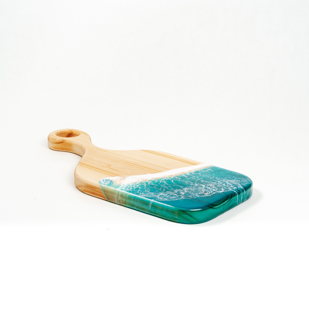 Доска разделочная из древесины сибирского кедра с эпоксидной смолой. RD64