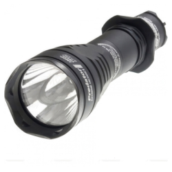 Тактический фонарь Armytek Predator V3 XP-E2 (зелёный свет) — несколько режимов яркости и работа при температуре от -25°C до +40°C.