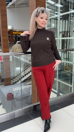 Джемпер в шоколадном цвете под "лапшу" с буквой R