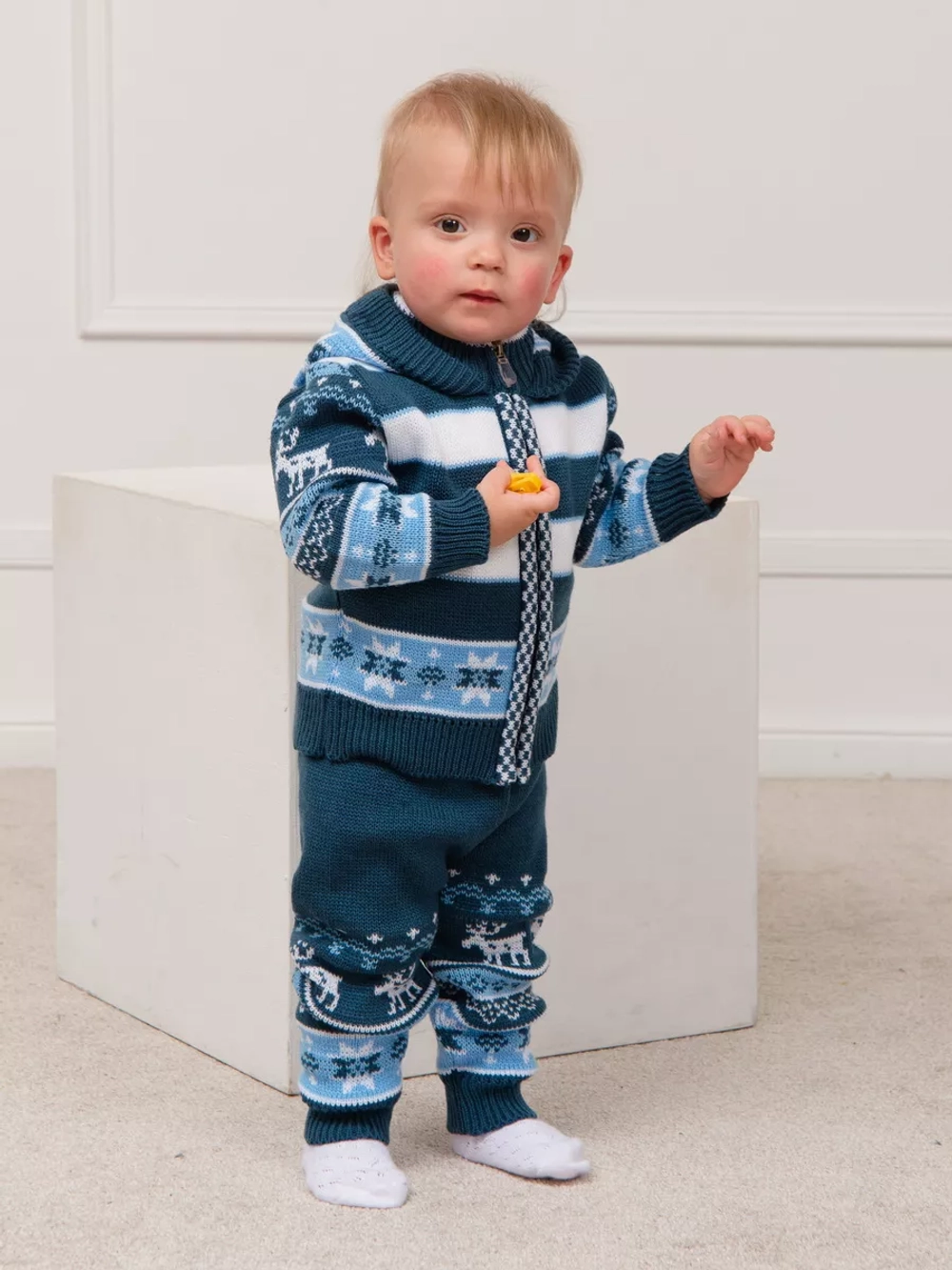 Костюм вязаный