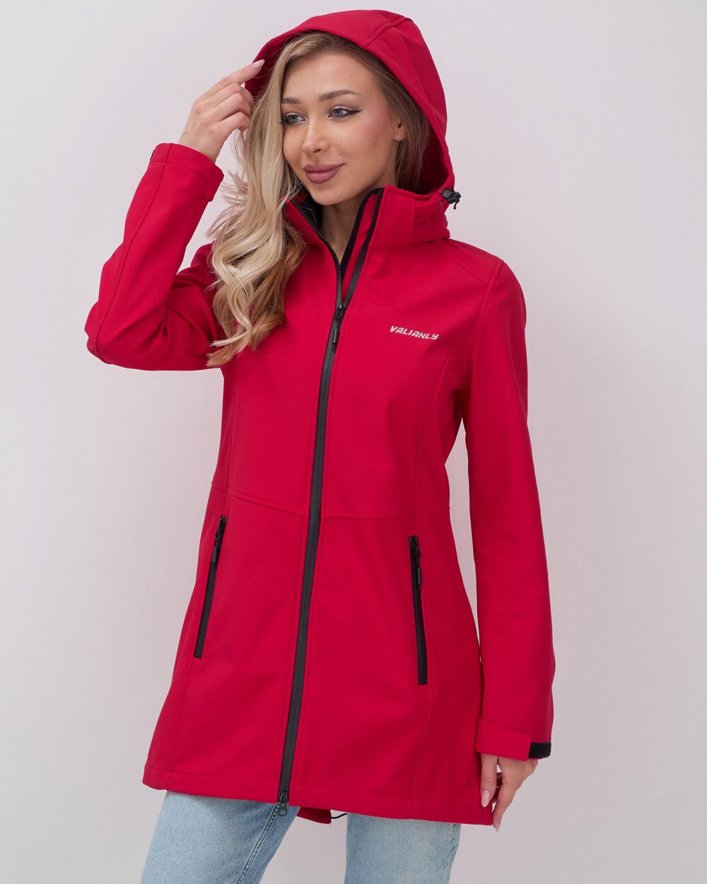 Парка спортивная женская с капюшоном softshell красного цвета 9568Kr