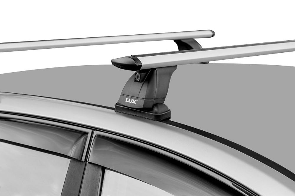 Багажная система LUX с дугами 1,3м аэро-трэвэл (82мм) для Toyota Highlander III со штатными местами для установки багажника