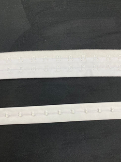 Застежка 2 крючка метражом белая