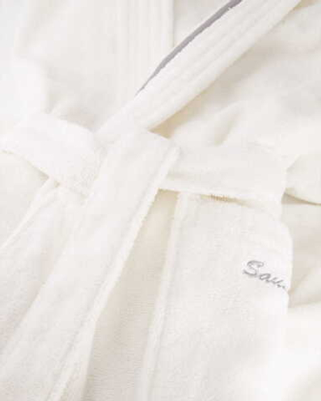 Халат с капюшоном женский Cawo Sauna Time 832 67 белый