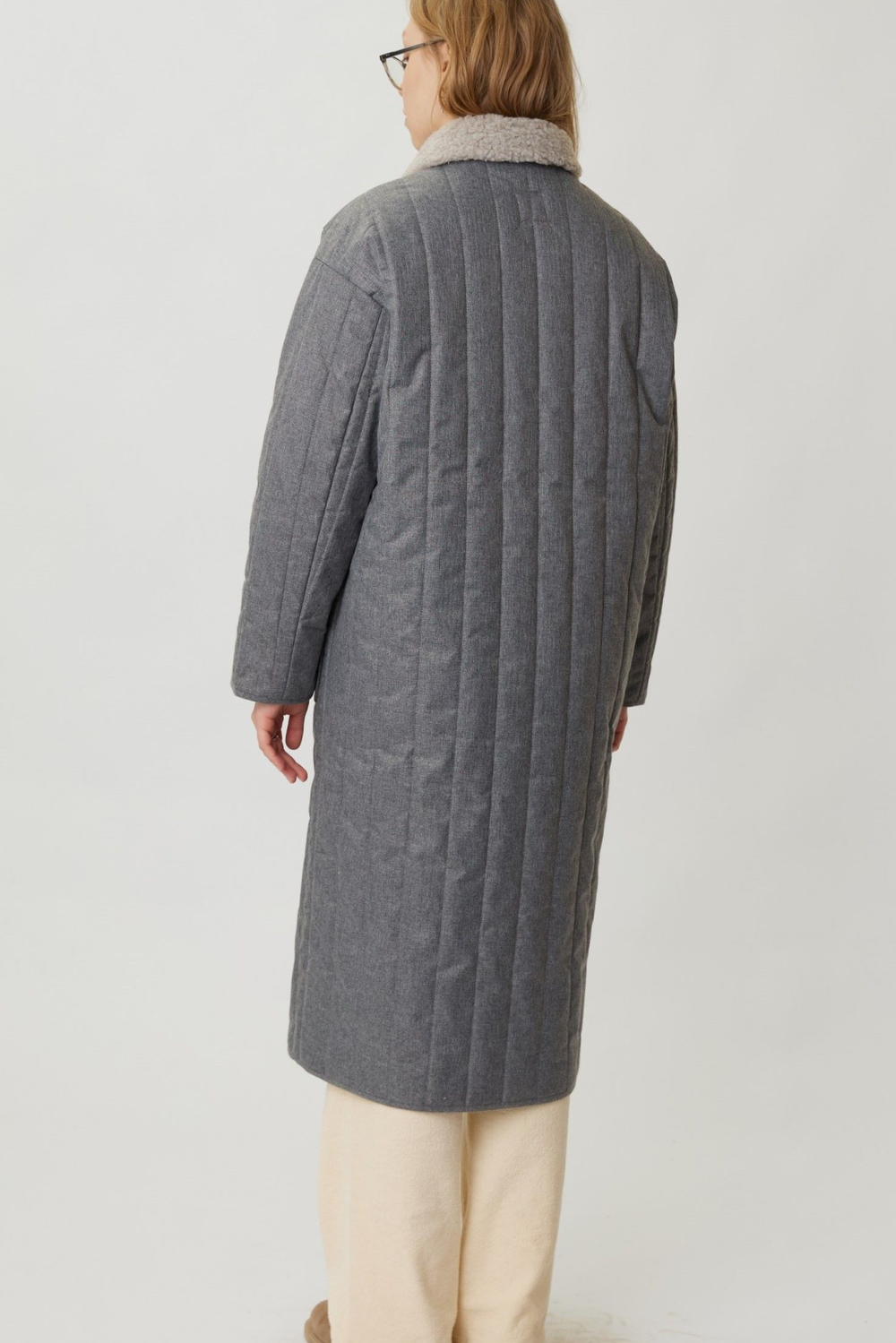 Стеганое пальто в серую елочку