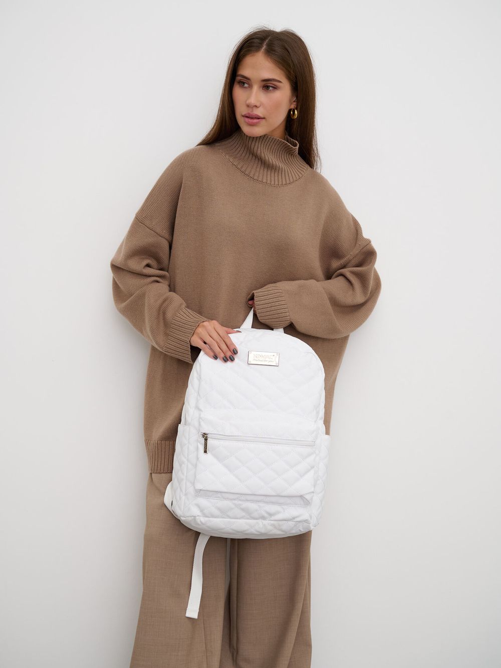 Рюкзак с отделением для ноутбука до 15,6" и USB-портом для зарядки (Стеганый белый)