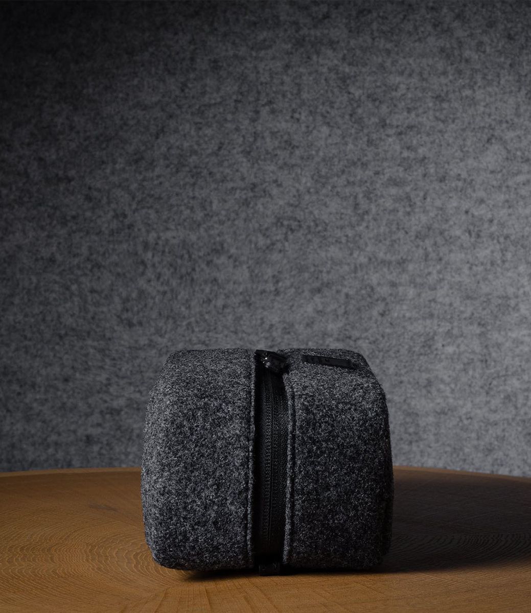 Hard Graft Full Disclosure Classic Wool — несессер из шерсти