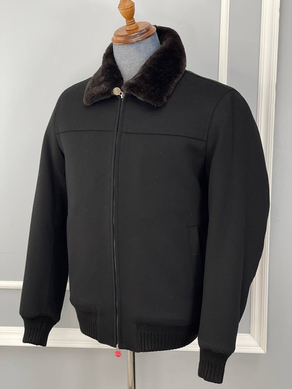 Кашемировая куртка Kiton внутри с мехом