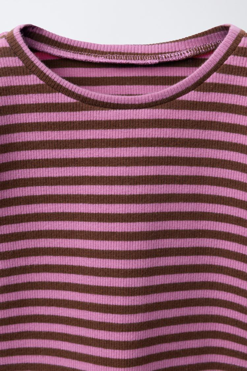 ZARA ФУТБОЛКА ИЗ ТКАНИ В ПОЛОСКУ, РОЗОВЫЙ