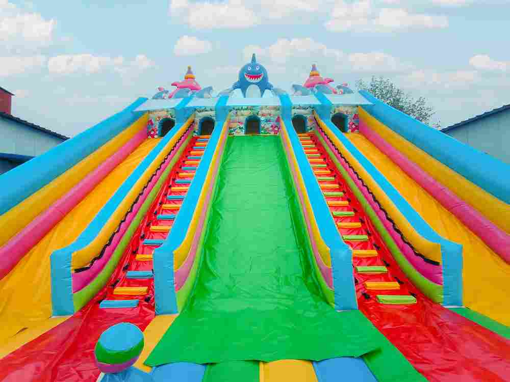 Коммерческий надувной батут «В гостях у акулы», 18*10*7 м