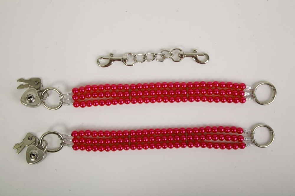 Красные оковы на ноги из бус (Цвет: красный)