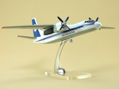 Модель самолета Ан-24РВ (М1:72, Air Moldova)