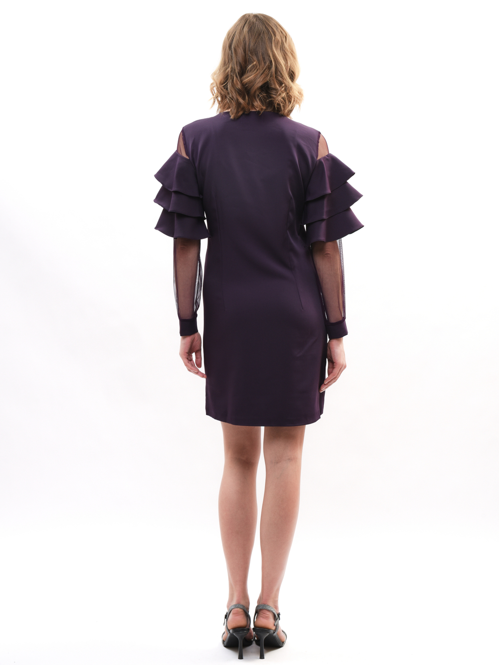 Платье с воланами на рукавах