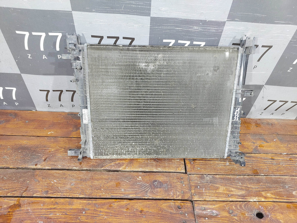 Радиатор двигателя Renault Logan 2  Б/У Оригинал 214105731R