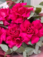 Букет Liana Flowers, каскадный, из французских роз, 5 шт, высота 60 см, с эвкалиптом