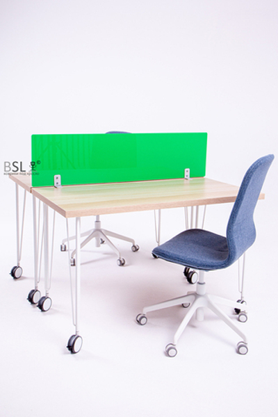 Экран на струбцинах № 01 (серые) зеленый "глухой"