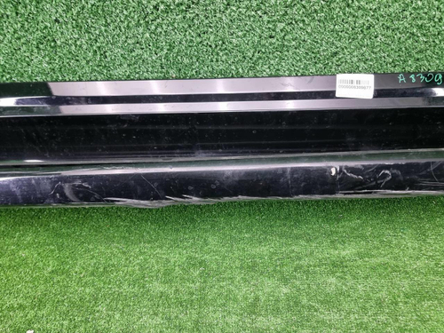 Накладка порога правая Toyota Land Cruiser 300 (2021-н.в.)