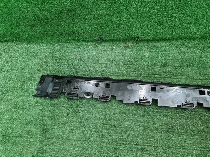 Накладка подножки левая Land Cruiser 200 (07-21)