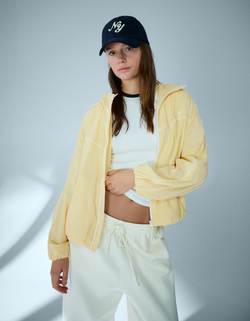 BERSHKA Спортивная куртка с капюшоном, желтый