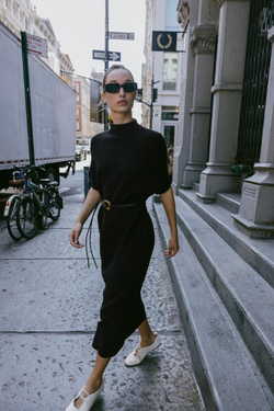 ZARA ТРИКОТАЖНОЕ ПЛАТЬЕ С РЕМНЕМ, ЧЕРНЫЙ