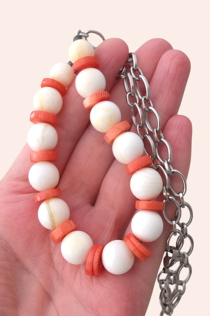 Колье Фламинго из коралла и перламутра