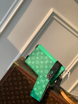 Louis Vuitton Gaston Wearable Wallet