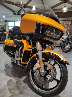 Harley-Davidson CVO Road Glide Limited (Hightail Yellow Pearl)