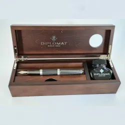 Перьевая ручка Diplomat Aero Stripes с пером F (D40318023) 4