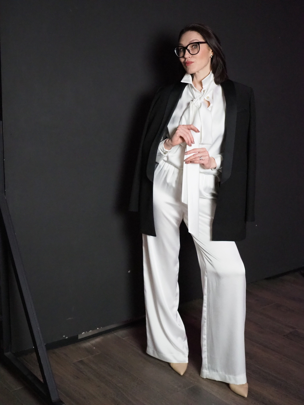 Блуза из обнимающего шелка в жемчужном