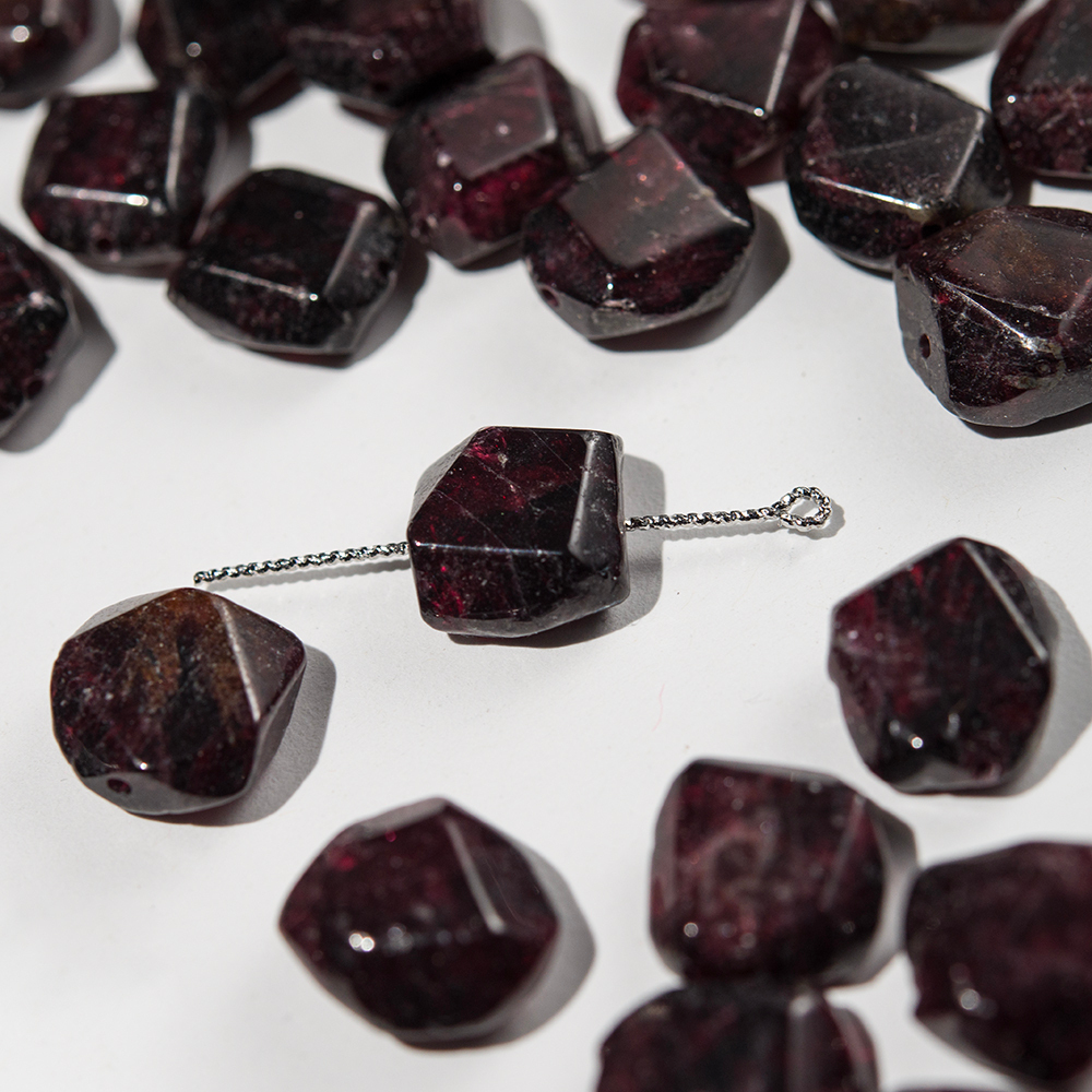 Гранат натуральный, фриформ, 12-15*12-13,5мм