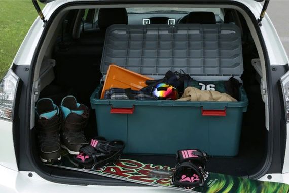 Экспедиционный ящик IRIS RV Box Car Trunk 85, в багажнике автомобиля.