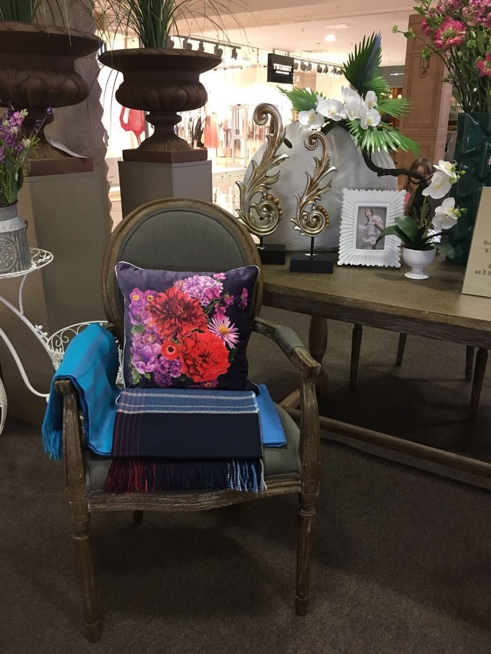 Подушка декоративная 40х40 Mirabello Red Carpet