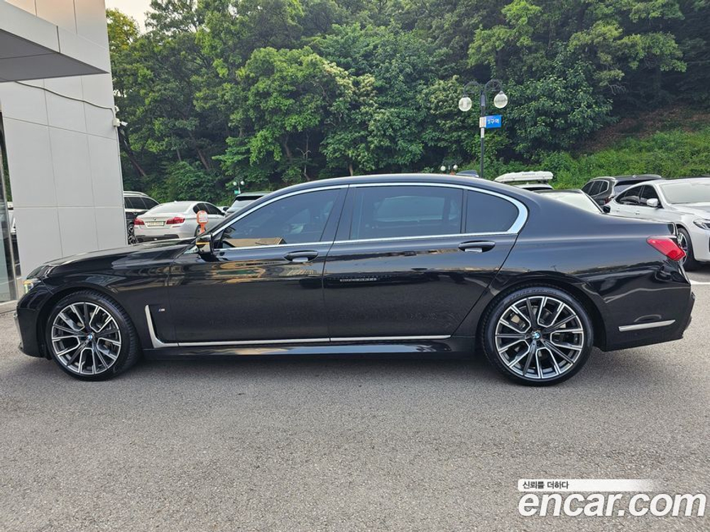 BMW 7 Series (G11) 740Li xDrive M Sports (04.2021)