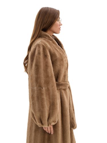 Длинная шуба из эко-меха в цвете капучино