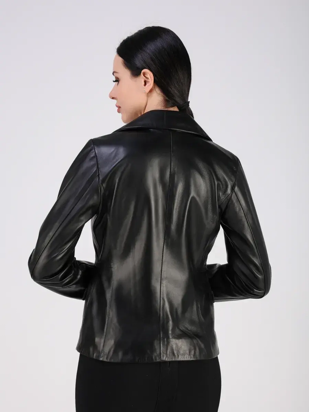 Кожаная куртка демисезонная блейзер