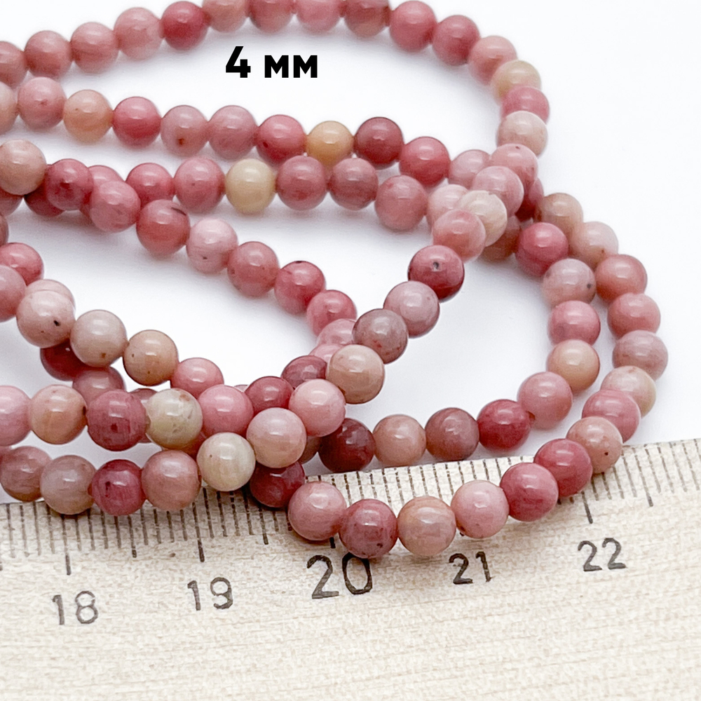 "Родонит" (мусковит с альбитом и кварцем, тонированный), диаметр 4,4-4,5 мм, цена за нить 38 см