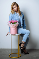 Моно букет из тюльпанов в шляпной коробке