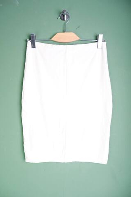 Юбка обтягивающего кроя, визуально на 44 размер