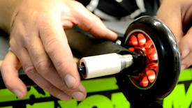 Как установить пеги на трюковой самокат?