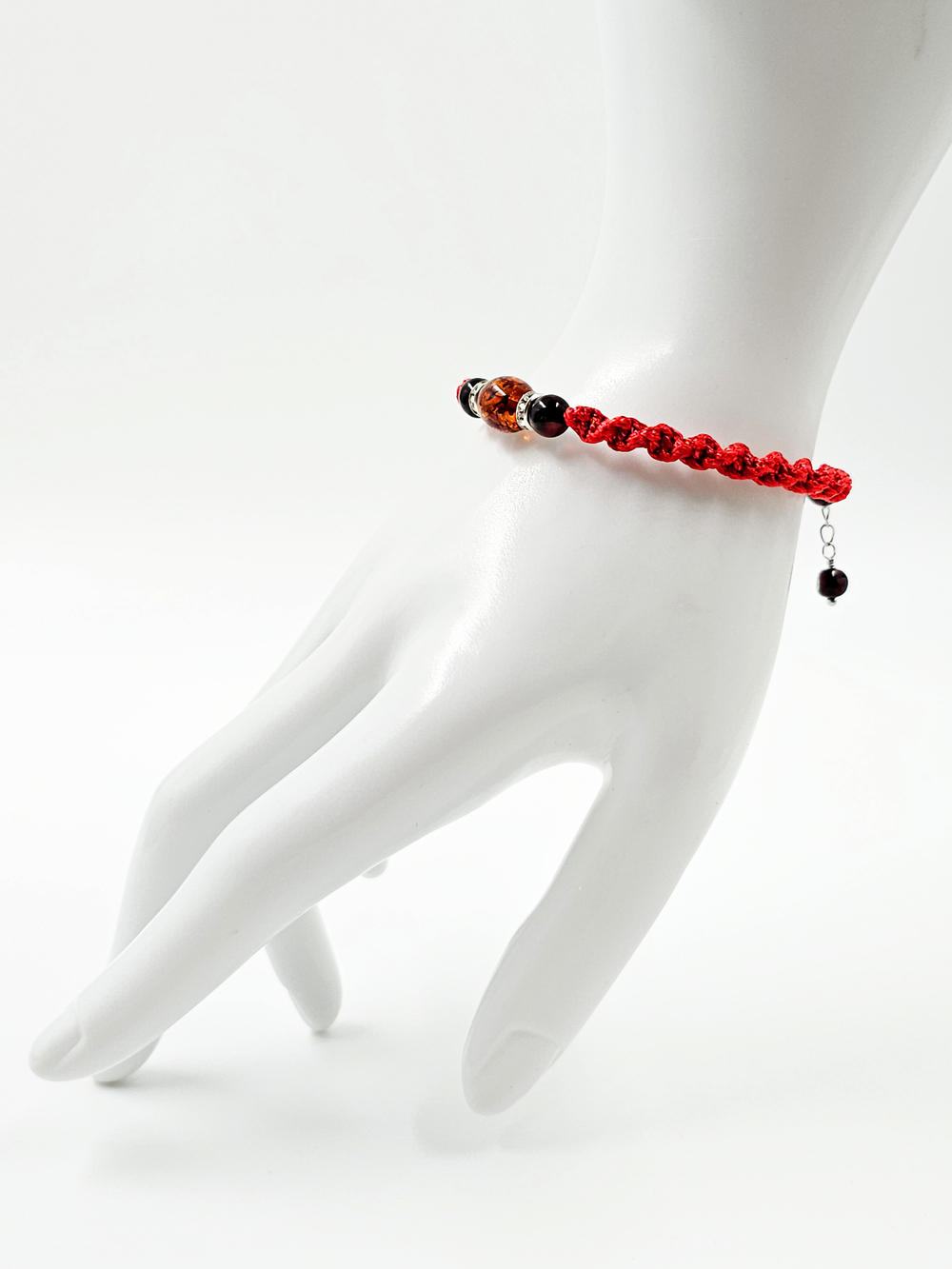 Женский браслет на руку. Браслет из янтаря