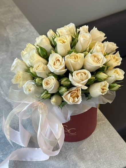 Кустовые розы Эквадор в коробке ♥️