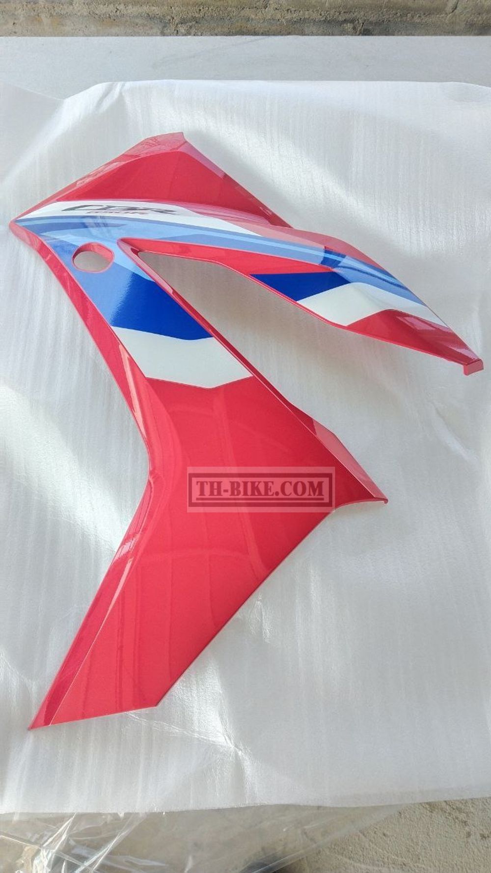 64220-MKY-E10ZA. COWL SET A, L. MIDDLE (WL) *R380* (R380 GRAND PRIX RED). HONDA