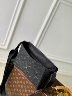 Louis Vuitton Pulse Messenger
